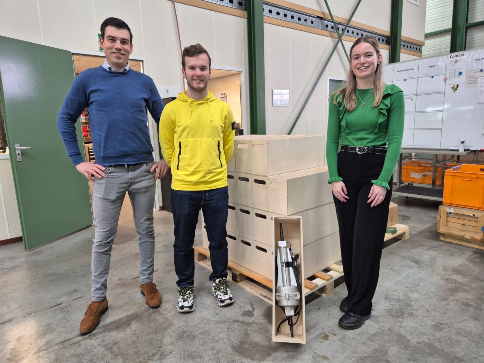 Faes medewerkers presenteren duurzame houten verpakking voor Remade Holland