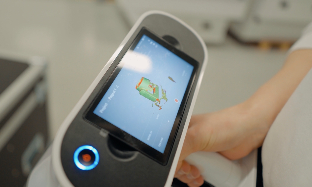 3D scanner in gebruik voor digitale modellering van maatwerk verpakking bij Faes
