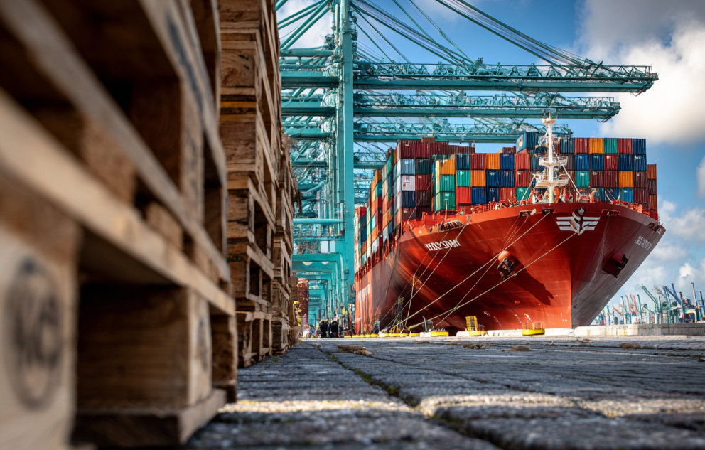 Whitepaper: Smart packaging for Scope 3 reduction in FuelEU Maritime