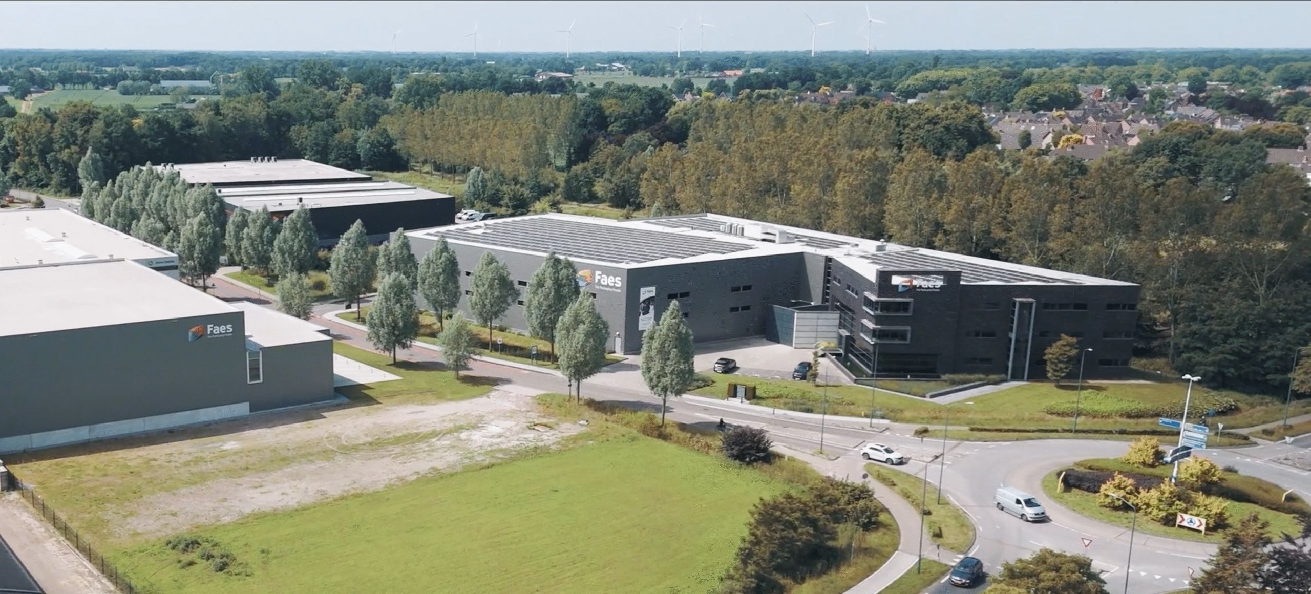 Drone shot van hoofdkantoor van Faes