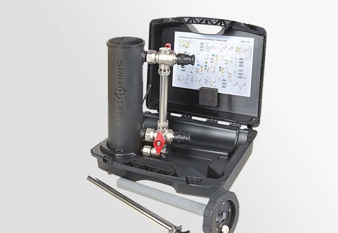 FMA-E kunststof koffer met maatwerk interieur voor Spirotech installatieonderdelen