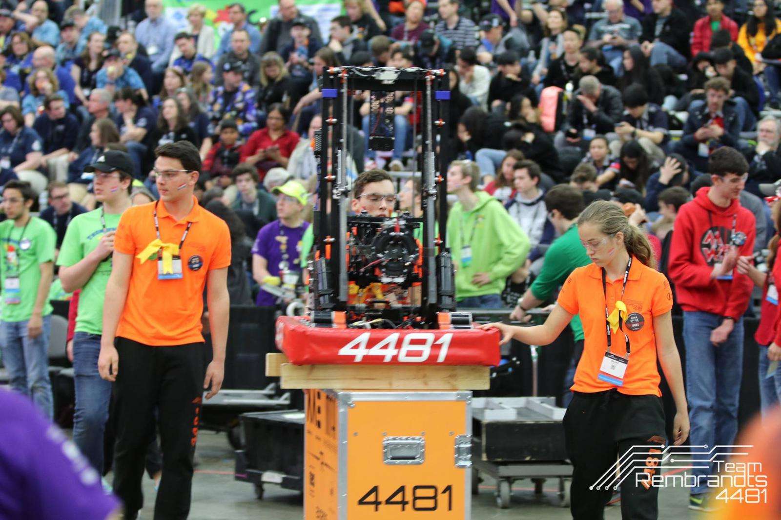 Team Rembrandts met robot tijdens wedstrijd