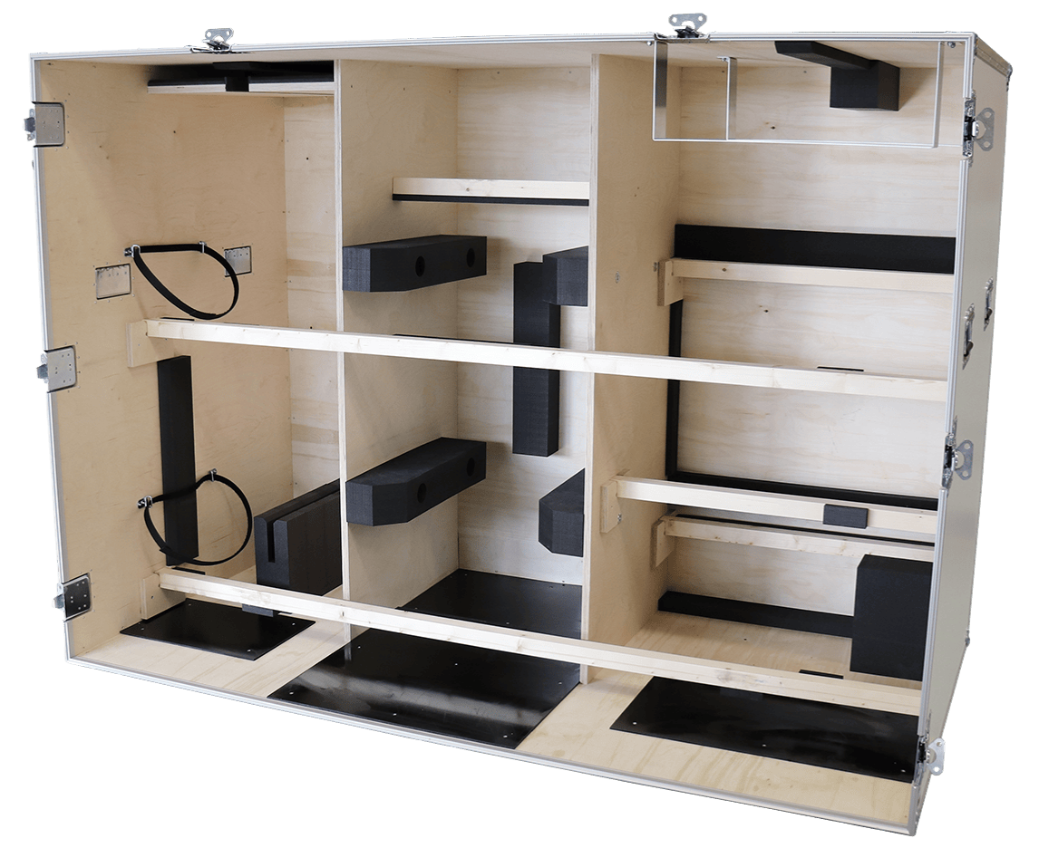 Interieur van houten flightcase op maat voor drone transport en bescherming